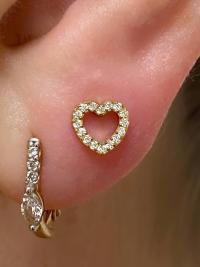 Мастер по пирсингу Наталья