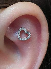 Мастер по пирсингу Наталья