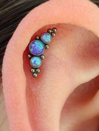 Мастер по пирсингу Мануш